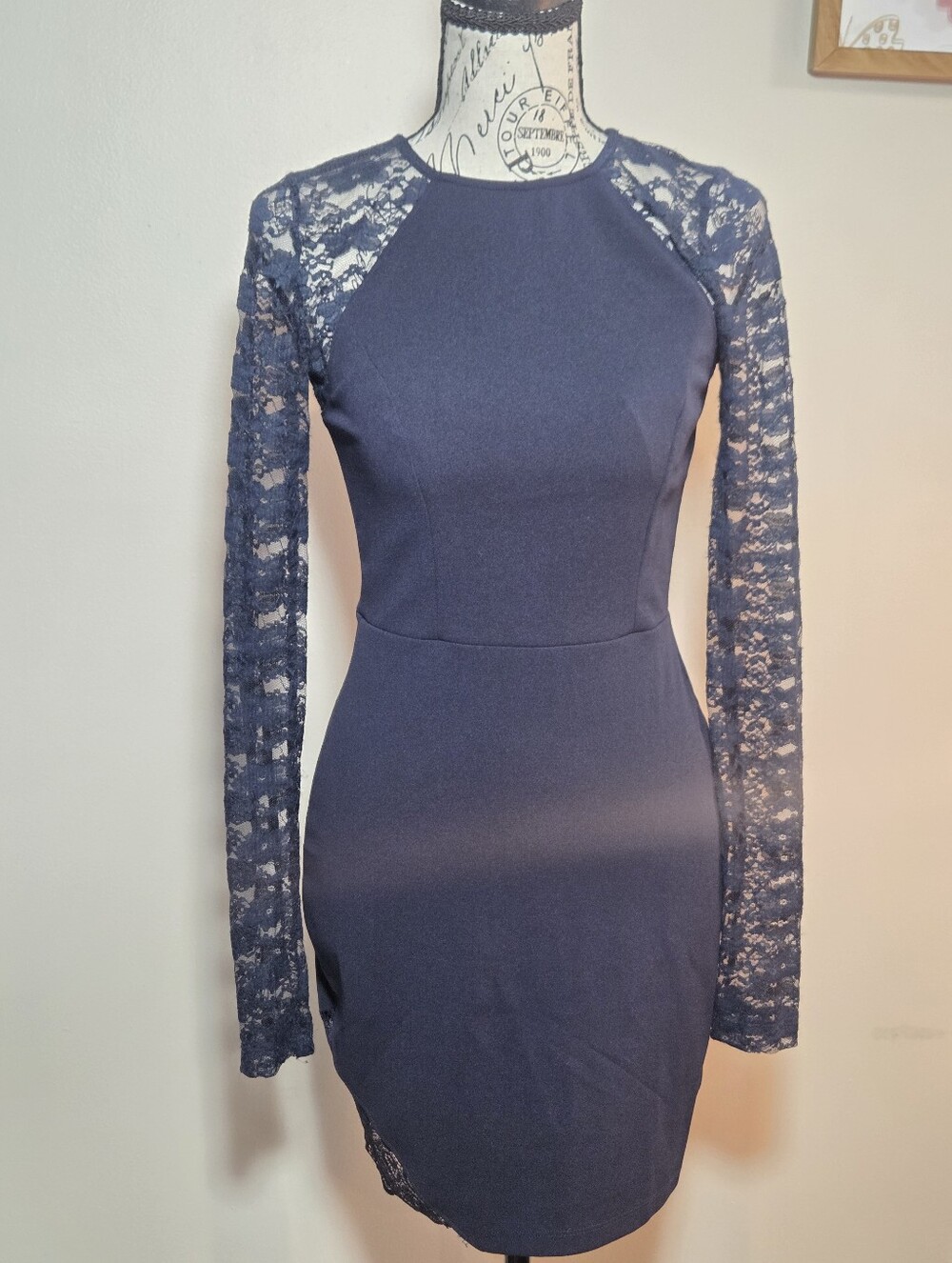 Emerald Sundae Navy Lace Long-Sleeve Bodycon Dress